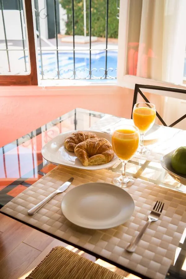 Holidays2Fuengirola Villa Mercedes In Center Fuengirola And 2Nd Line Beach